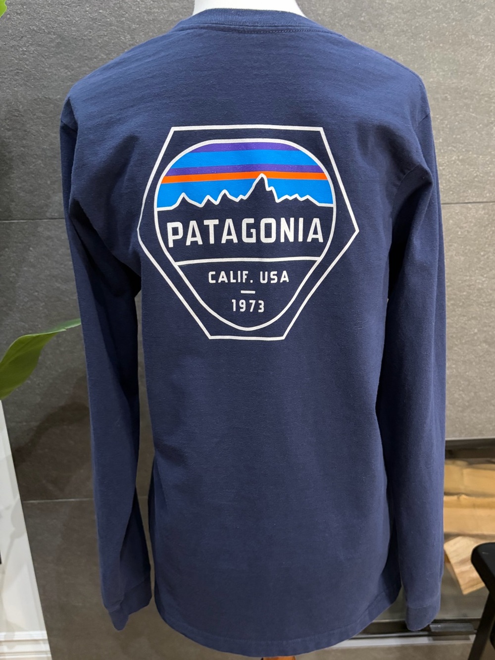 Patagonia Navy Long Sleeved Fitz Roy Hex T Shirt Size Small - Picture 5 of 9